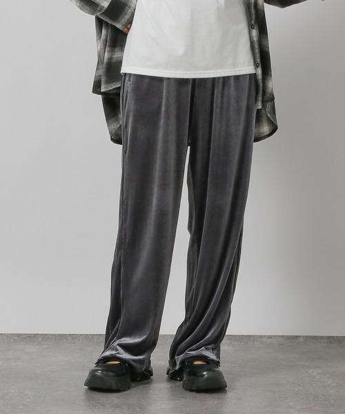 LAKOLE（ラコレ）の「ベロアトラックパンツ / 151771（その他パンツ・レディース・ブラック/グレー/グリーン/ボルドー・FREE）」の2枚目の写真