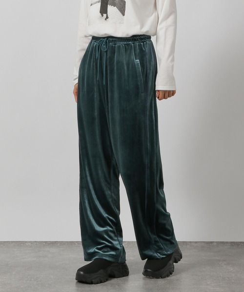 LAKOLE（ラコレ）の「ベロアトラックパンツ / 151771（その他パンツ・レディース・ブラック/グレー/グリーン/ボルドー・FREE）」の3枚目の写真