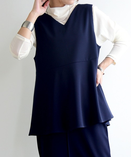 and it_（アンドイット）の「梨地ペプラムプルオーバーベスト（ベスト・レディース・アイボリー/ラベンダー/ブラック/ネイビー・M/L）」の3枚目の写真