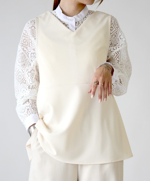 and it_（アンドイット）の「梨地ペプラムプルオーバーベスト（ベスト・レディース・アイボリー/ラベンダー/ブラック/ネイビー・M/L）」の2枚目の写真