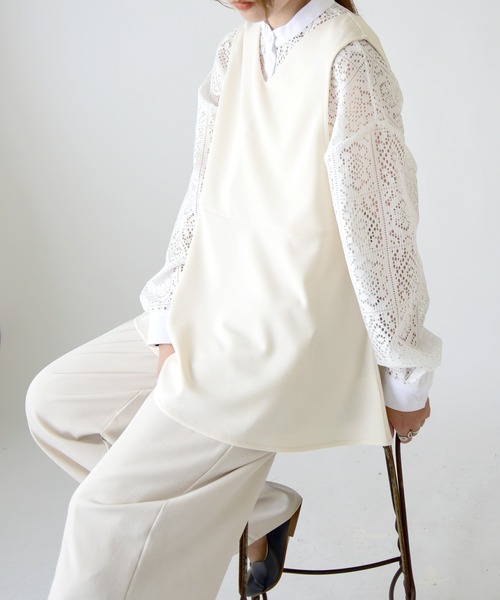 and it_（アンドイット）の「梨地ペプラムプルオーバーベスト（ベスト・レディース・アイボリー/ラベンダー/ブラック/ネイビー・M/L）」の7枚目の写真