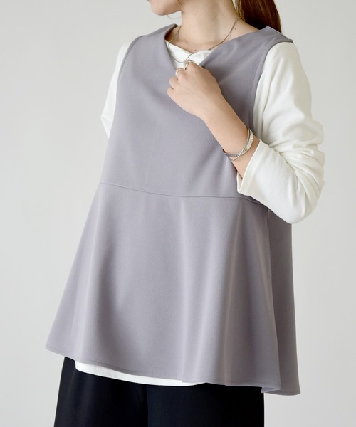 and it_（アンドイット）の「梨地ペプラムプルオーバーベスト（ベスト・レディース・アイボリー/ラベンダー/ブラック/ネイビー・M/L）」の17枚目の写真