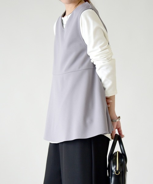 and it_（アンドイット）の「梨地ペプラムプルオーバーベスト（ベスト・レディース・アイボリー/ラベンダー/ブラック/ネイビー・M/L）」の18枚目の写真