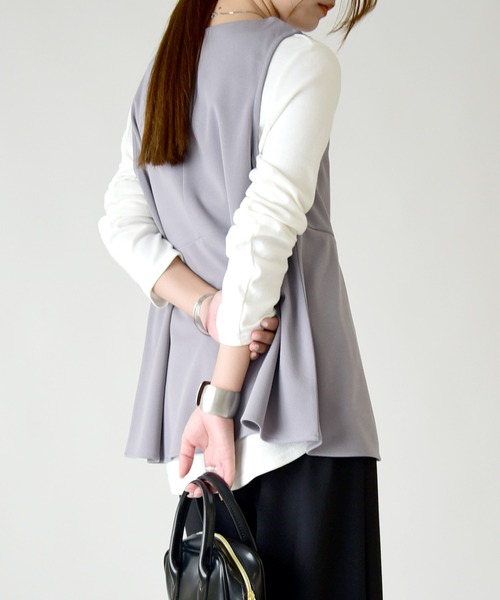 and it_（アンドイット）の「梨地ペプラムプルオーバーベスト（ベスト・レディース・アイボリー/ラベンダー/ブラック/ネイビー・M/L）」の19枚目の写真