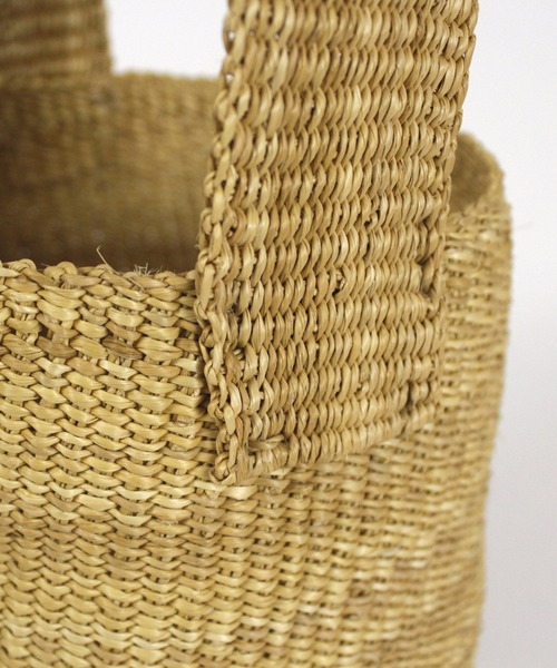 UNBILLION（アンビリオン）の「アフリカンスクエアー AFRICANSQUARE / ニャリガバスケット 丸底（かごバッグ・レディース・ベージュ・FREE）」の3枚目の写真