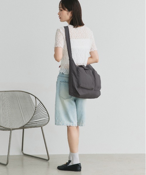 ad thie(アドティエ)の「ポケット付き ショルダーバッグ(ショルダーバッグ・レディース・ブラウン/チャコール/ブラック/アイボリー・FREE)」の5枚目の写真