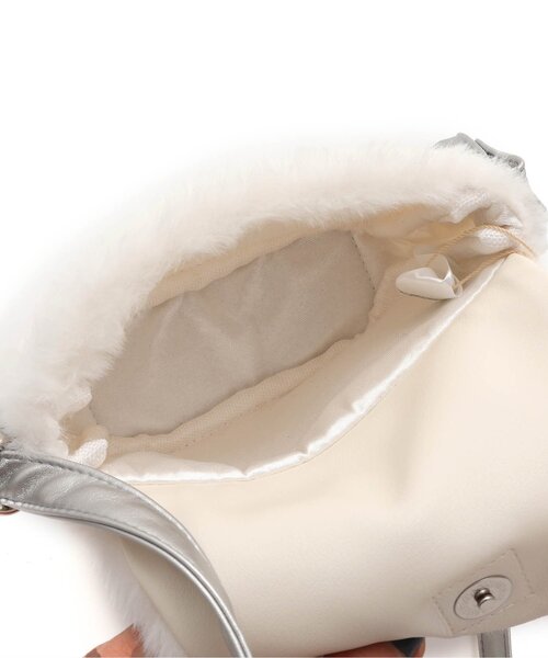 apres les cours（アプレレクール）の「パールリボンファーポシェット（ショルダーバッグ・キッズ・アイボリー・FREE）」の9枚目の写真