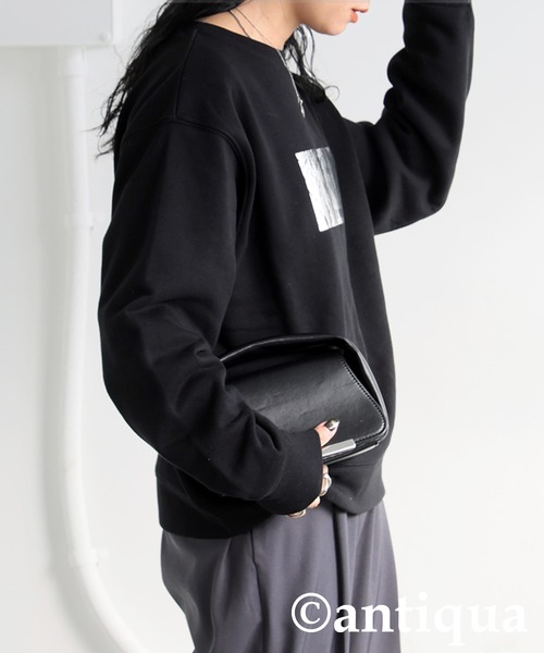 antiqua(アンティカ)の「箔プリント裏毛プルオーバー(スウェット・レディース・グレー/ブラック・ONESIZE)」の3枚目の写真