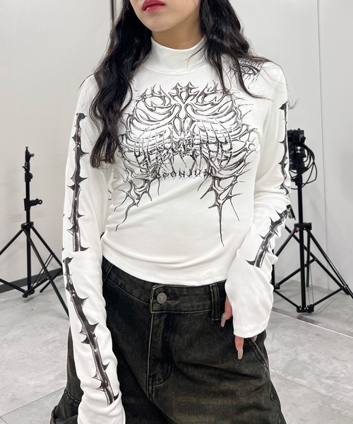 Figments（フィグメンツ）の「スカルハイネックトップ（Tシャツ/カットソー・レディース・ホワイト/ブラック・FREE）」の12枚目の写真