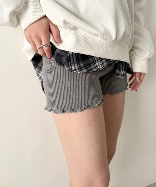 SOLLON.(ソルロン)の「フリルリブニットショートパンツ(その他パンツ・レディース・ブラック/グレー・FREE)」の2枚目の写真