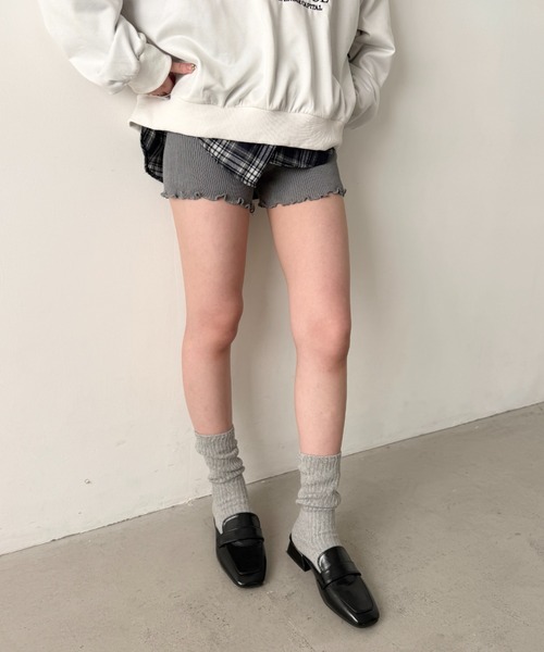 SOLLON.(ソルロン)の「フリルリブニットショートパンツ(その他パンツ・レディース・ブラック/グレー・FREE)」の16枚目の写真