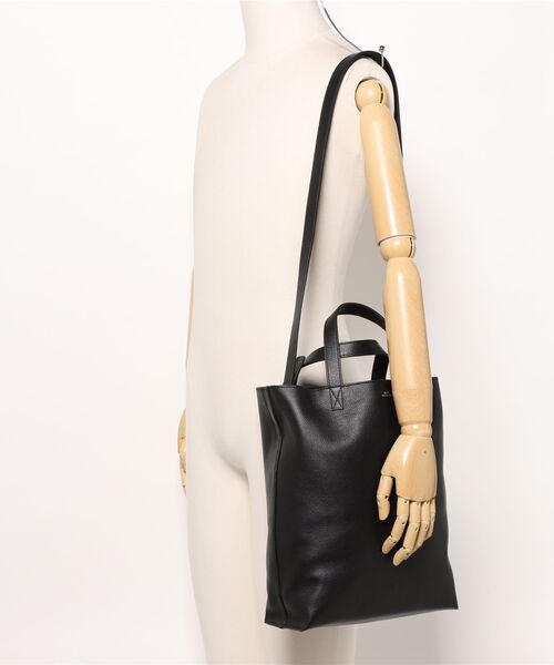 A.P.C.(アーペーセー)の「CABAS MAIKO MEDIUM(ショルダーバッグ・レディース・ブラック・ONESIZE)」の4枚目の写真