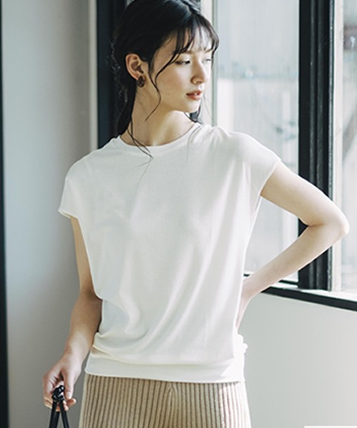 aquagarage(アクアガレージ)の「2タイプから選べるカットソー VネックorUネック(Tシャツ/カットソー・レディース・ブラック/ホワイト/グレイッシュブルー/ベージュ・LL2/LL1/M2/L2/S2/S1/L1/M1)」の2枚目の写真