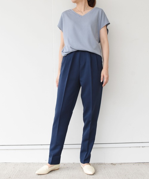 aquagarage(アクアガレージ)の「2タイプから選べるカットソー VネックorUネック(Tシャツ/カットソー・レディース・ブラック/ホワイト/グレイッシュブルー/ベージュ・LL2/LL1/M2/L2/S2/S1/L1/M1)」の17枚目の写真
