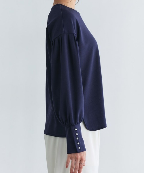 Pierrot(ピエロ)の「パールボタンボリュームスリーブカットソー(Tシャツ/カットソー・レディース・ブラック/ネイビー/グレイッシュベージュ/オフホワイト・M/L)」の8枚目の写真