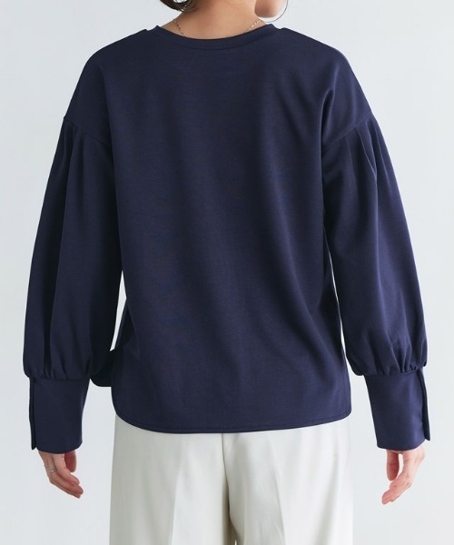Pierrot(ピエロ)の「パールボタンボリュームスリーブカットソー(Tシャツ/カットソー・レディース・ブラック/ネイビー/グレイッシュベージュ/オフホワイト・M/L)」の7枚目の写真