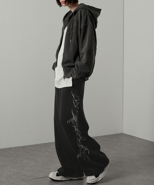 Alfred Alex（アルフレッドアレックス）の「【Alfred Alex 】クラックプリント裾ドローコードワイドスウェットパンツ（スウェットパンツ・メンズ・ブラック/グレー・S/M/L）」の5枚目の写真
