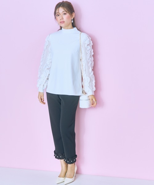 marun（マルン）の「＜大きいサイズ＞異素材フリル裾パール調テーパードパンツ　marun（その他パンツ・レディース・ピンク/ブラック・L/LL/3L/4L/5L）」の7枚目の写真