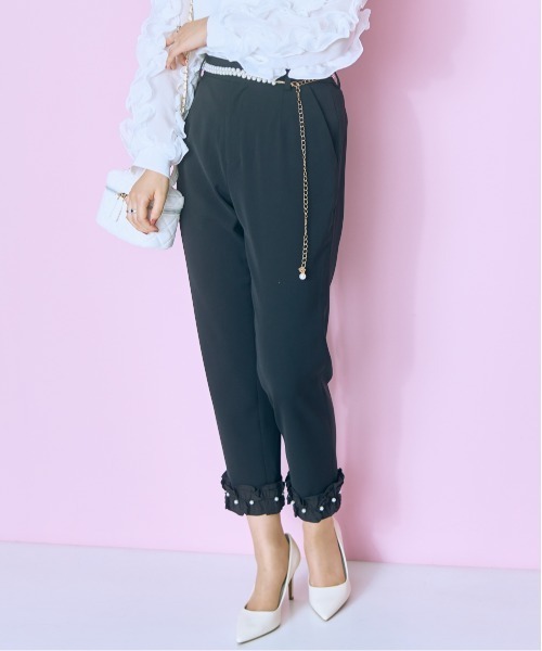 marun（マルン）の「＜大きいサイズ＞異素材フリル裾パール調テーパードパンツ　marun（その他パンツ・レディース・ピンク/ブラック・L/LL/3L/4L/5L）」の18枚目の写真
