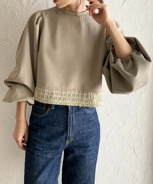 She's Closet（シーズクローゼット）の「ボリュームスリーブ長袖ショート丈シアーレースドッキングカットソーブラウス（シャツ/ブラウス・レディース・ブラック/アイボリー/オフホワイト/グリーン・FREE）」の2枚目の写真