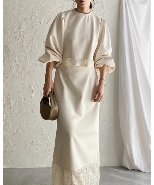 She's Closet（シーズクローゼット）の「ボリュームスリーブ長袖ショート丈シアーレースドッキングカットソーブラウス（シャツ/ブラウス・レディース・ブラック/アイボリー/オフホワイト/グリーン・FREE）」の11枚目の写真