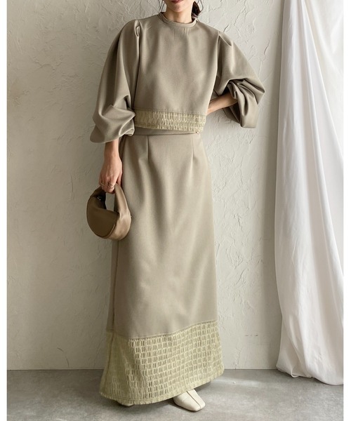 She's Closet（シーズクローゼット）の「ボリュームスリーブ長袖ショート丈シアーレースドッキングカットソーブラウス（シャツ/ブラウス・レディース・ブラック/アイボリー/オフホワイト/グリーン・FREE）」の16枚目の写真