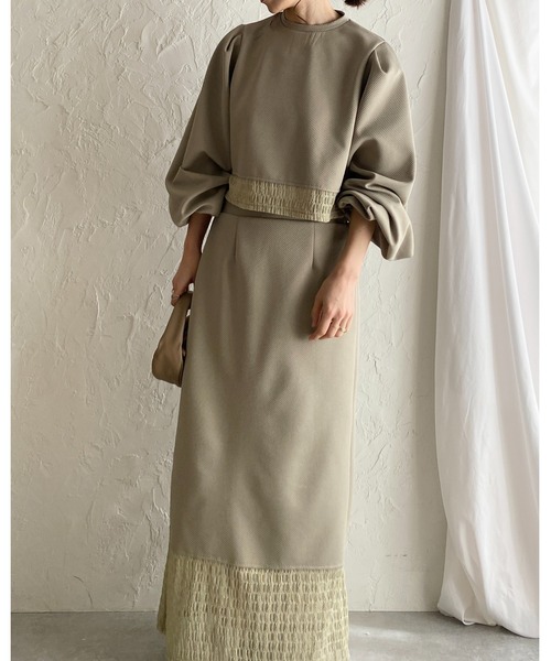 She's Closet（シーズクローゼット）の「ボリュームスリーブ長袖ショート丈シアーレースドッキングカットソーブラウス（シャツ/ブラウス・レディース・ブラック/アイボリー/オフホワイト/グリーン・FREE）」の17枚目の写真