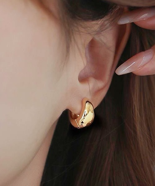 LUGG NAGG（ラグナグ）の「【LUGG NAGG】ドロップフープピアス（ピアス（両耳用）・レディース・ゴールド/シルバー・FREE）」の17枚目の写真