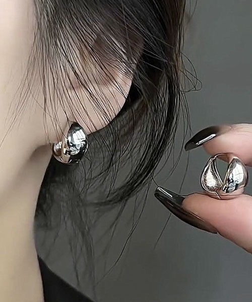 LUGG NAGG（ラグナグ）の「【LUGG NAGG】ドロップフープピアス（ピアス（両耳用）・レディース・ゴールド/シルバー・FREE）」の19枚目の写真