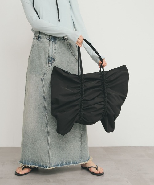 KBF（ケイビーエフ）の「ビッグショルダーギャザーBAG（ショルダーバッグ・レディース・アイボリー/ブラック・ONE）」の9枚目の写真