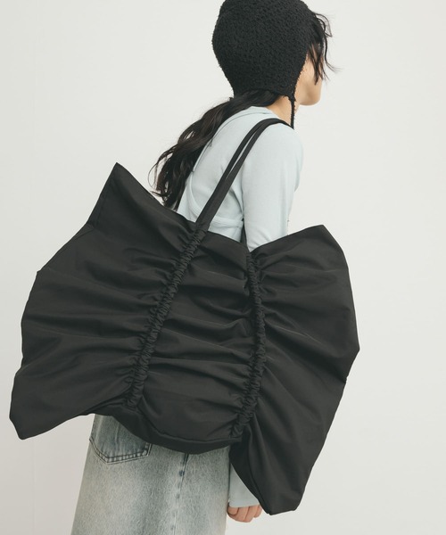 KBF（ケイビーエフ）の「ビッグショルダーギャザーBAG（ショルダーバッグ・レディース・アイボリー/ブラック・ONE）」の12枚目の写真