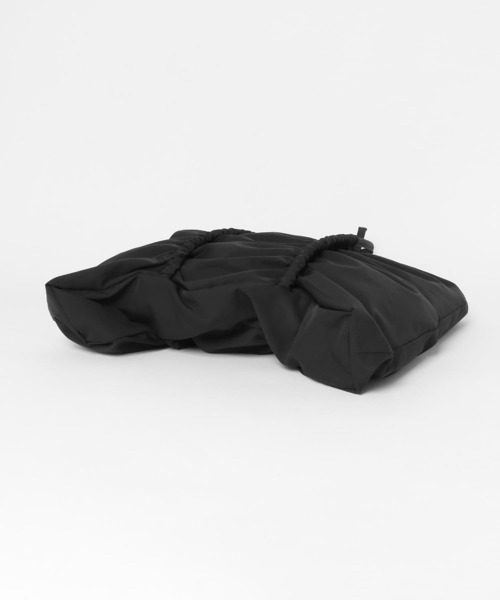 KBF（ケイビーエフ）の「ビッグショルダーギャザーBAG（ショルダーバッグ・レディース・アイボリー/ブラック・ONE）」の17枚目の写真