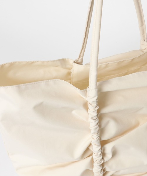 KBF（ケイビーエフ）の「ビッグショルダーギャザーBAG（ショルダーバッグ・レディース・アイボリー/ブラック・ONE）」の19枚目の写真