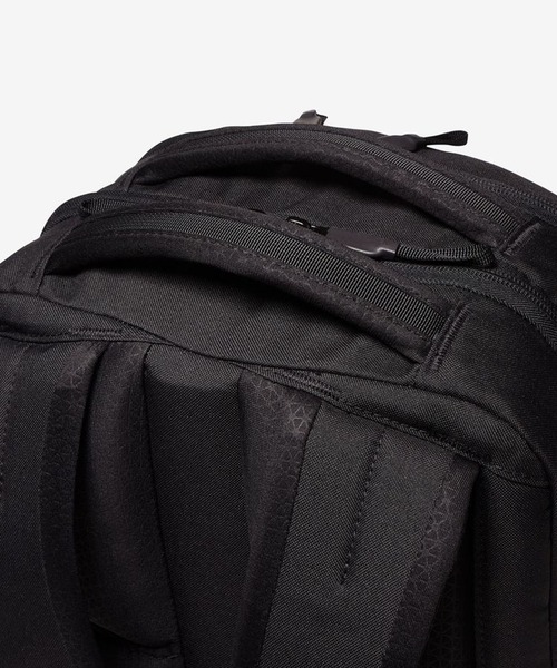 THE NORTH FACE(ザノースフェイス)の「THE NORTH FACE/ザ・ノース・フェイス バックパック PIVOTER ピボター 26L NM82461(バックパック/リュック・メンズ・ブラック/ダークブルー・FREE)」の13枚目の写真