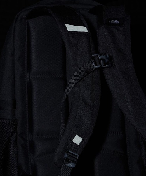 THE NORTH FACE(ザノースフェイス)の「THE NORTH FACE/ザ・ノース・フェイス バックパック PIVOTER ピボター 26L NM82461(バックパック/リュック・メンズ・ブラック/ダークブルー・FREE)」の6枚目の写真