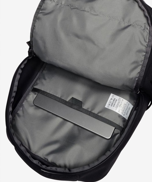 THE NORTH FACE(ザノースフェイス)の「THE NORTH FACE/ザ・ノース・フェイス バックパック PIVOTER ピボター 26L NM82461(バックパック/リュック・メンズ・ブラック/ダークブルー・FREE)」の16枚目の写真