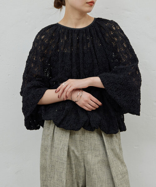 HERITANOVUM（ヘリテノーム）の「【HERITANOVUM】ラッセルギャザーブラウス（シャツ/ブラウス・レディース・ブラック/ホワイト・FREE）」の17枚目の写真