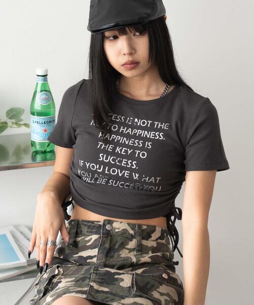 WEGO(ウィゴー)の「WEGO/グラフィックサイドドロストリブちびT(Tシャツ/カットソー・レディース・ホワイト/スミクロ・FREE)」の1枚目の写真
