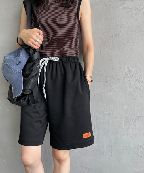 UNIVERSAL OVERALL（ユニバーサルオーバーオール）の「[UNIVERSAL OVERALL/ユニバーサルオーバーオール] 別注 ワンポイントロゴ ポンチショートパンツ（その他パンツ・メンズ・ブラック/チャコールグレー/ライトグレー・M/L）」の17枚目の写真