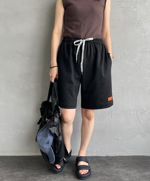 UNIVERSAL OVERALL（ユニバーサルオーバーオール）の「[UNIVERSAL OVERALL/ユニバーサルオーバーオール] 別注 ワンポイントロゴ ポンチショートパンツ（その他パンツ・メンズ・ブラック/チャコールグレー/ライトグレー・M/L）」の18枚目の写真