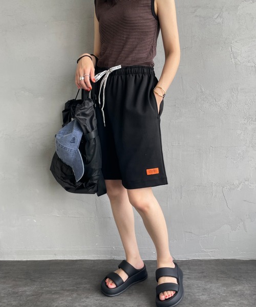 UNIVERSAL OVERALL（ユニバーサルオーバーオール）の「[UNIVERSAL OVERALL/ユニバーサルオーバーオール] 別注 ワンポイントロゴ ポンチショートパンツ（その他パンツ・メンズ・ブラック/チャコールグレー/ライトグレー・M/L）」の19枚目の写真