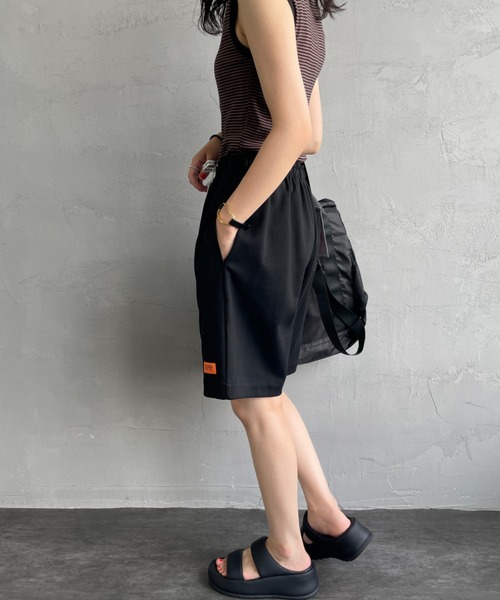 UNIVERSAL OVERALL（ユニバーサルオーバーオール）の「[UNIVERSAL OVERALL/ユニバーサルオーバーオール] 別注 ワンポイントロゴ ポンチショートパンツ（その他パンツ・メンズ・ブラック/チャコールグレー/ライトグレー・M/L）」の20枚目の写真