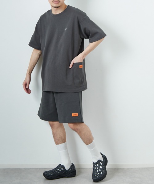 UNIVERSAL OVERALL（ユニバーサルオーバーオール）の「[UNIVERSAL OVERALL/ユニバーサルオーバーオール] 別注 ワンポイントロゴ ポンチショートパンツ（その他パンツ・メンズ・ブラック/チャコールグレー/ライトグレー・M/L）」の13枚目の写真
