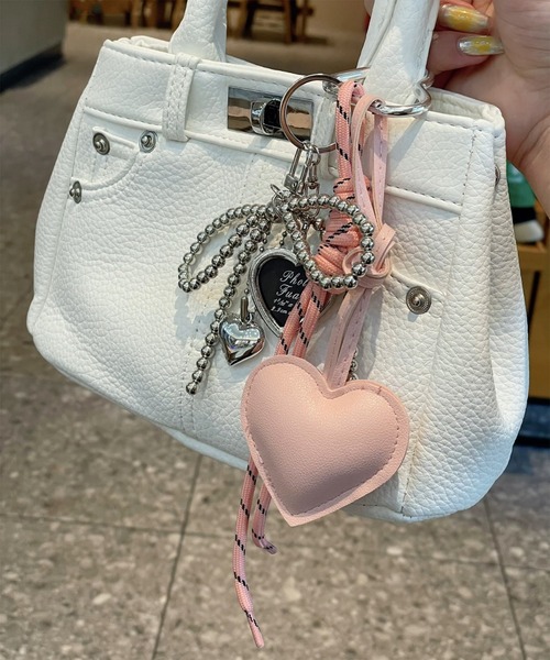 ムラ　ホリデーラッピング、チャーム付き CHANEL】2025限定ノベルティシャネルホリデーチャーム付きギフト