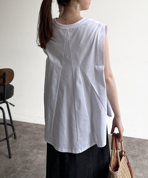 Chez toi(シェトワ)の「バックフレアノースリプルオーバー(Tシャツ/カットソー・レディース・チャコールグレー/グレイッシュベージュ/ホワイト/グリーン・FREE)」の8枚目の写真
