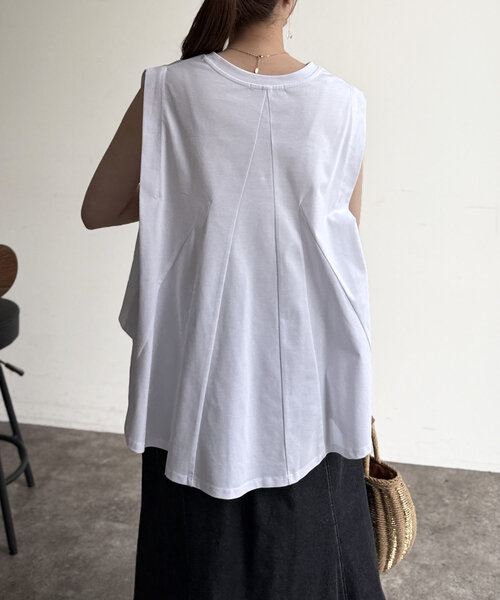 Chez toi(シェトワ)の「バックフレアノースリプルオーバー(Tシャツ/カットソー・レディース・チャコールグレー/グレイッシュベージュ/ホワイト/グリーン・FREE)」の9枚目の写真