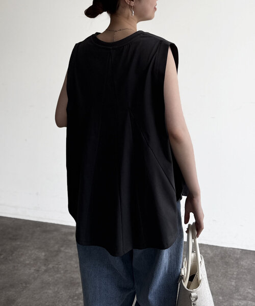 Chez toi(シェトワ)の「バックフレアノースリプルオーバー(Tシャツ/カットソー・レディース・チャコールグレー/グレイッシュベージュ/ホワイト/グリーン・FREE)」の18枚目の写真