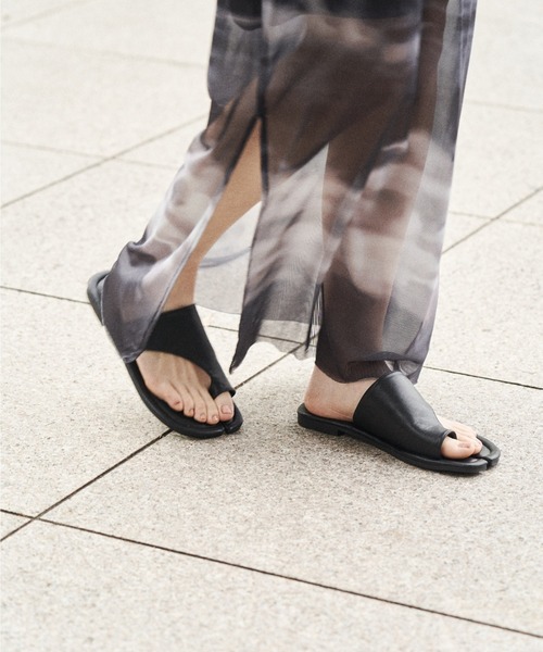 Solace（ソレイス）の「足袋トングサンダル（サンダル・レディース・シルバー/ブラック・S/M/L）」の3枚目の写真