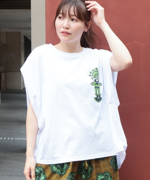 チチカカ(チチカカ)の「トゥーミプリントプルオーバー(Tシャツ/カットソー・レディース・レッド/ホワイト/ブラック・FREE)」の1枚目の写真