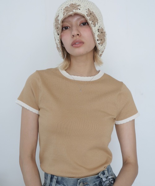 Girly Doll(ガーリードール)の「バイカラースカラップ半袖ニット(ニット/セーター・レディース・ベージュ/モカ・S/M/L/XL)」の2枚目の写真